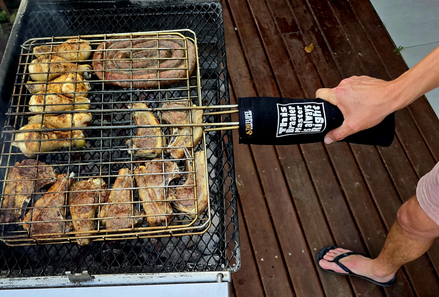The braai grid handle sleeve / sock over the braai grid a top view.